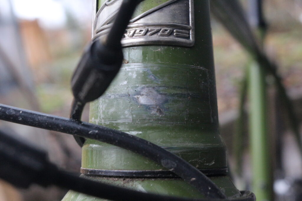 Paint damage on the headtube of the Jamis Renegade S3 caused by cables rubbing against the frame when turning.