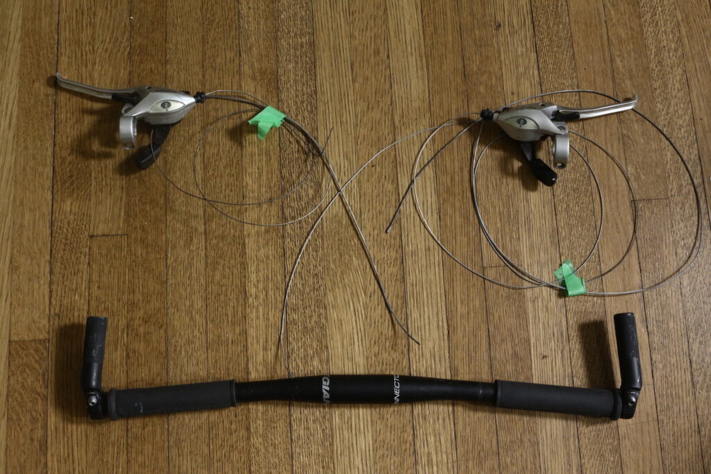 2010 Giant Rapid 3 Hybrid Handlebars and Brakes